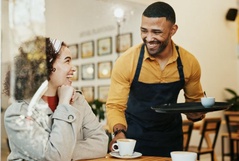 Atendimento de restaurante: guia + checklist para melhorar